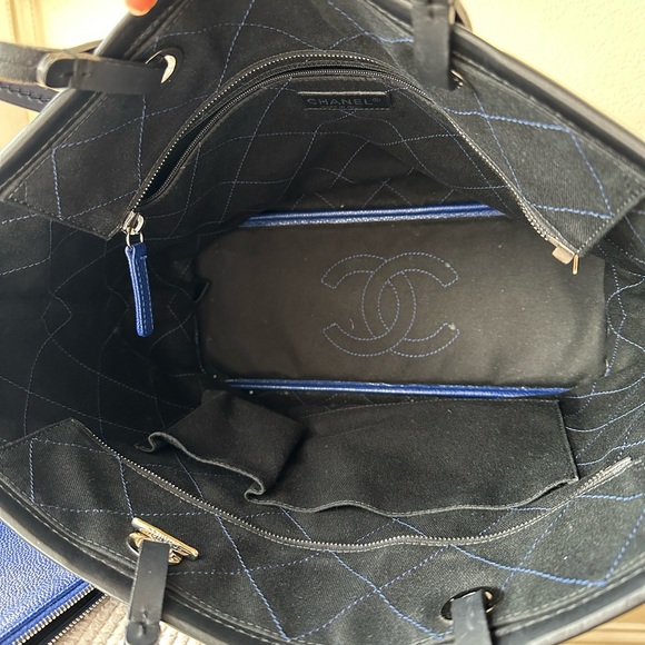Chanel Blue Caviar Large Tote EUC - Picture 11 of 13
